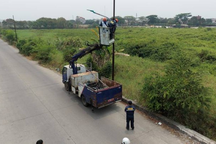 Featured image of post Dishub Kota Tangerang Masifkan Perbaikan PJU Pasca Rampungnya Perbaikan Jalan di Sejumlah Titik